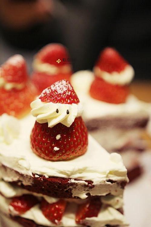 圣诞草莓雪人 红丝绒戚风裸蛋糕的做法 步骤2