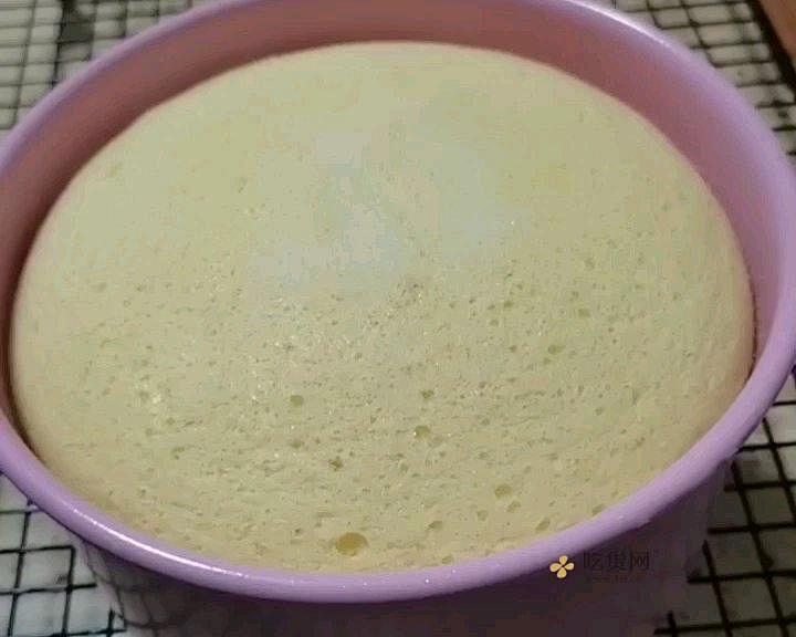 不用烤箱的～草莓奶油“蒸”蛋糕（六寸版）的做法 步骤9
