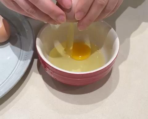 香椿鸡蛋饼的做法 步骤4