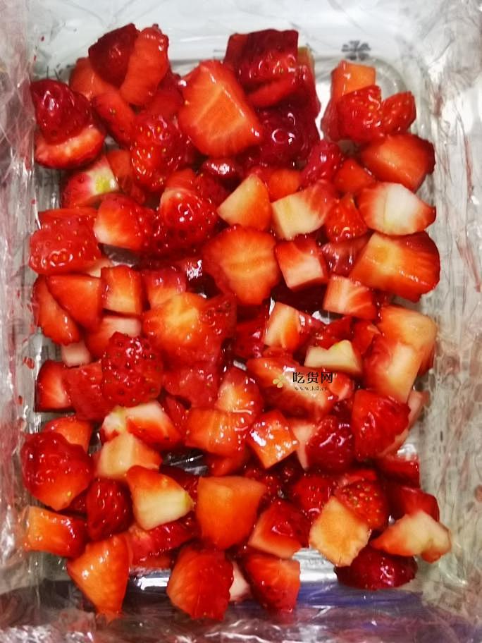 美炸天的红颜椰奶冻（草莓椰奶冻）的做法 步骤1