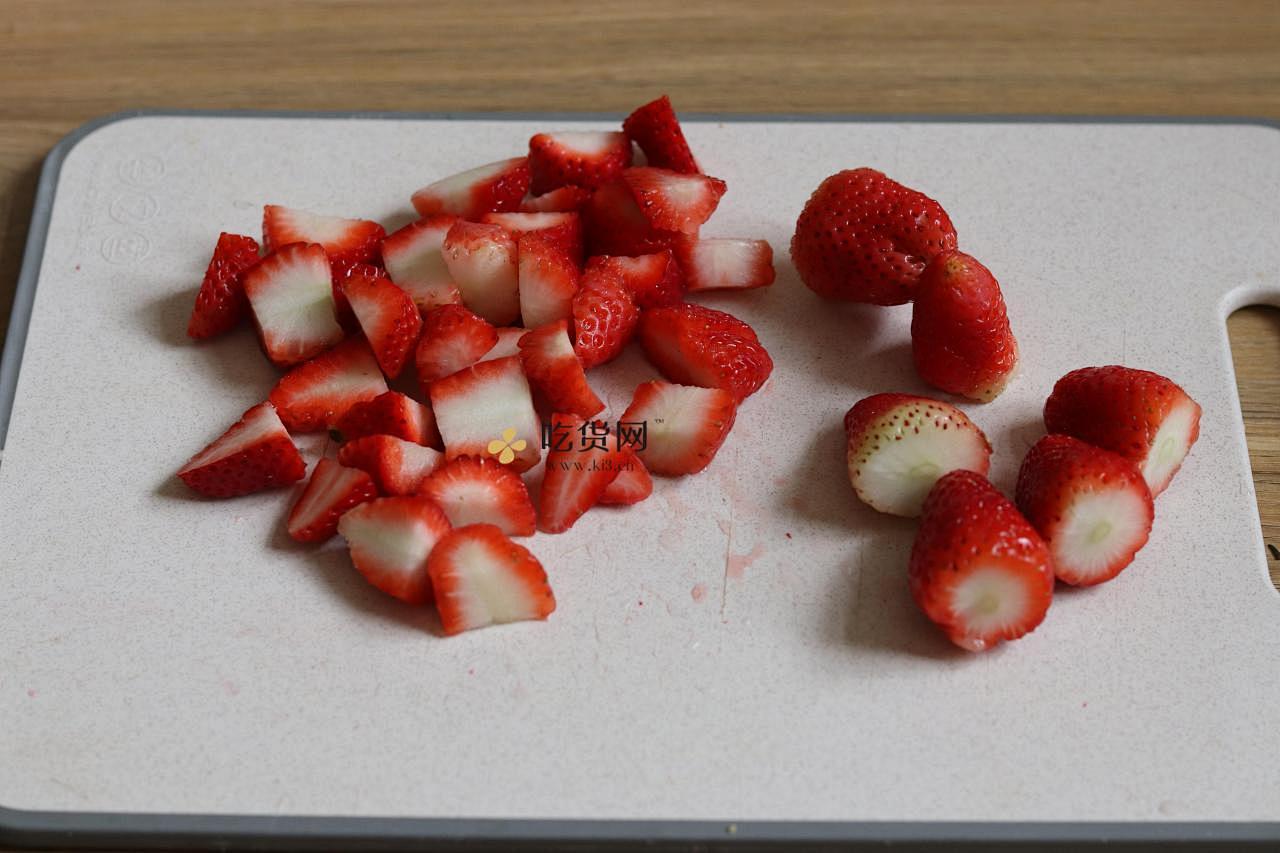 草莓|做成草莓酱再什么季节都可以吃了的做法 步骤2
