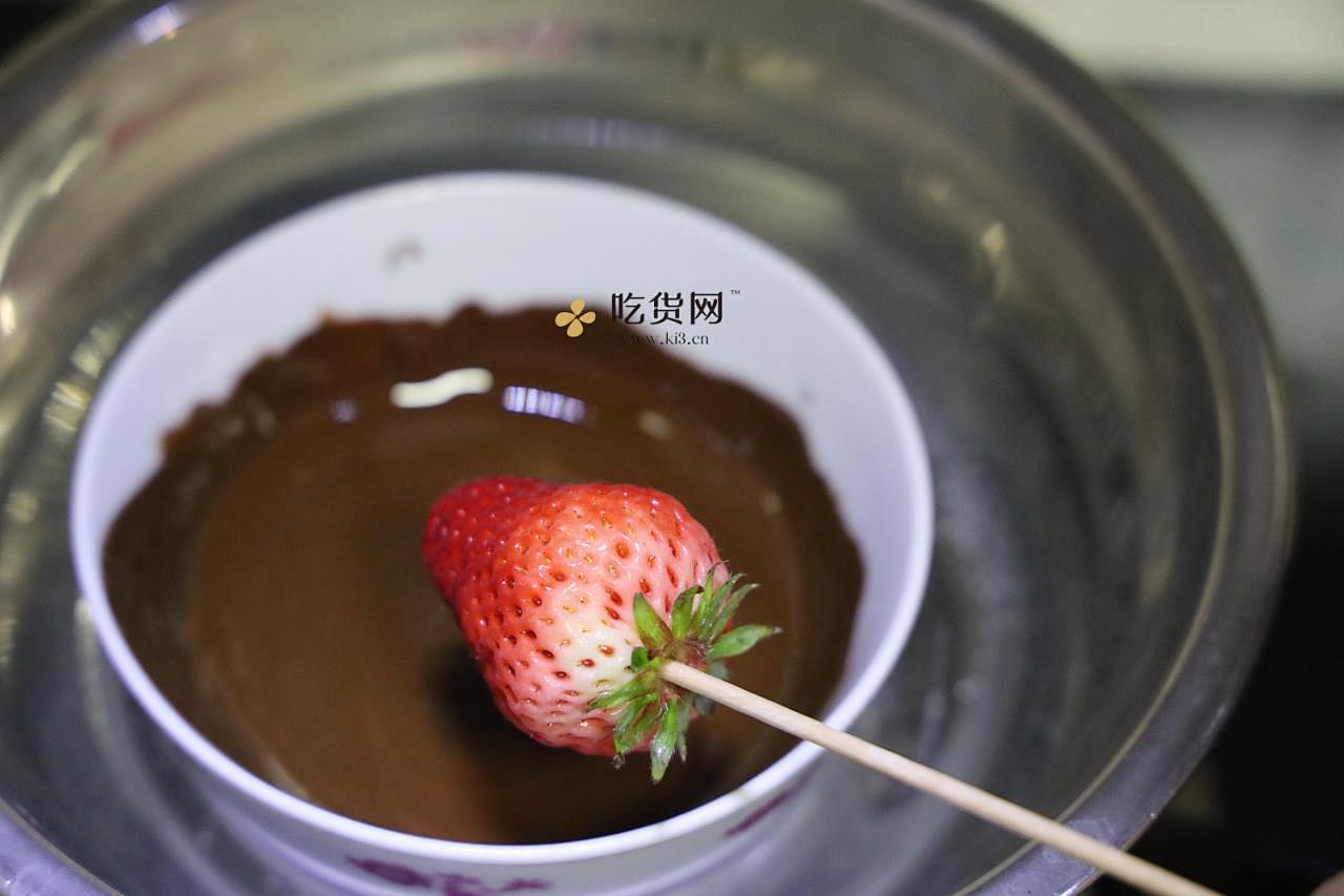 简单易做的高颜值巧克力草莓??的做法 步骤4