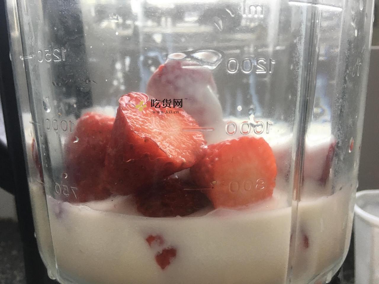 草莓酸奶（消耗草莓大法）的做法 步骤3