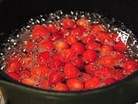 草莓罐头的做法 步骤4