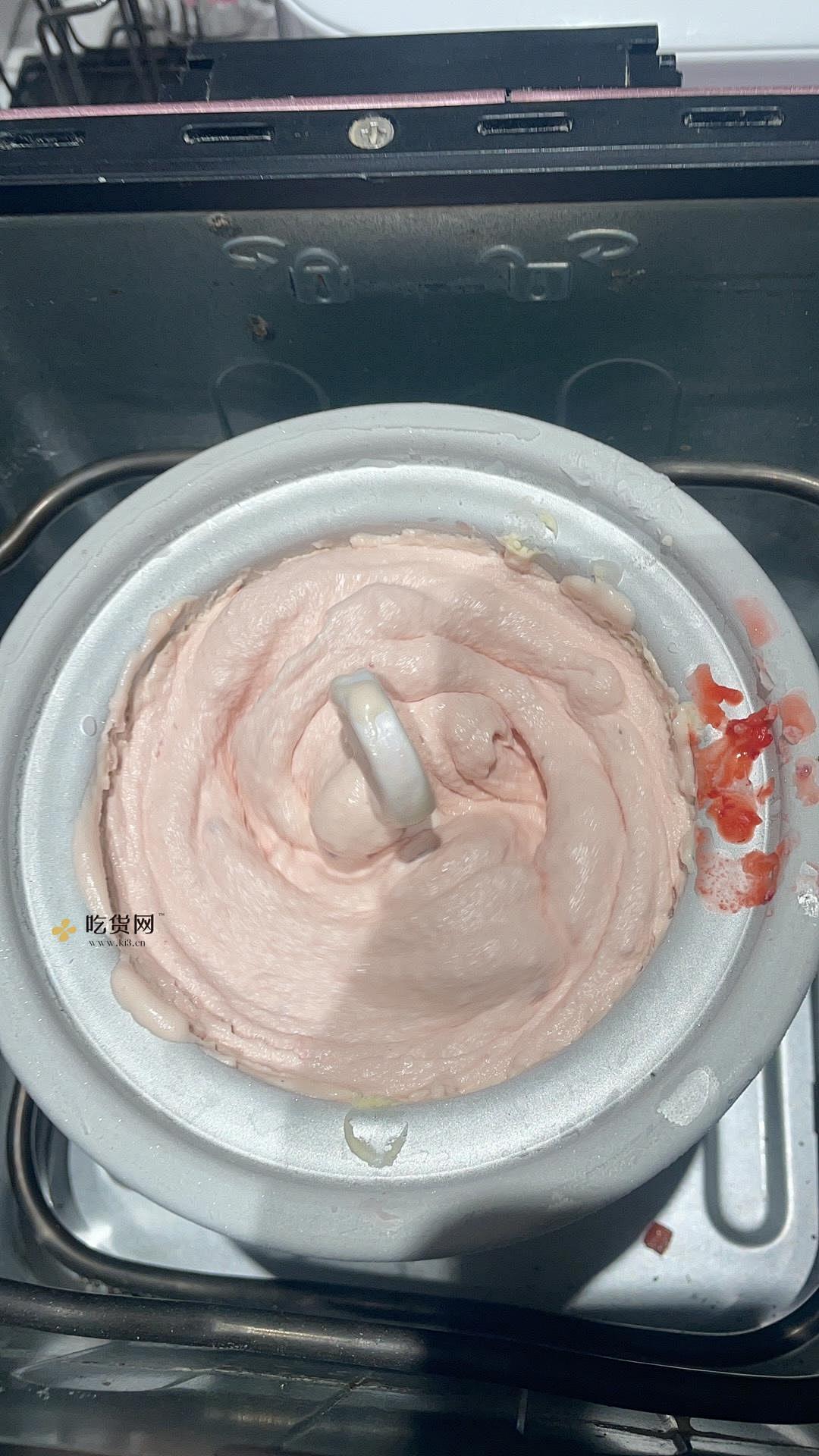 草莓冰淇淋丝滑的做法 步骤6