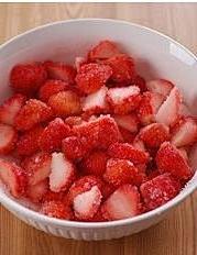 草莓冻芝士的做法 步骤1
