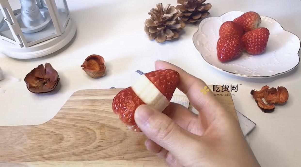 草莓圣诞老人迷你糖葫芦的做法 步骤4