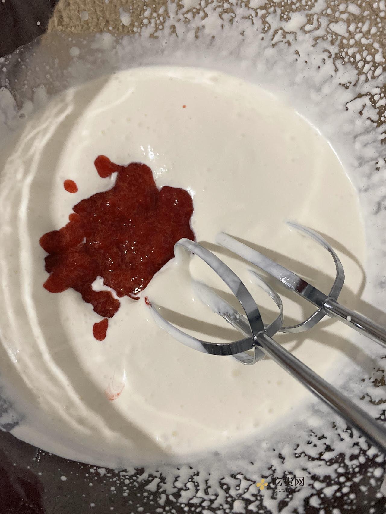 草莓奶油冰淇淋（无冰淇淋机）的做法 步骤7
