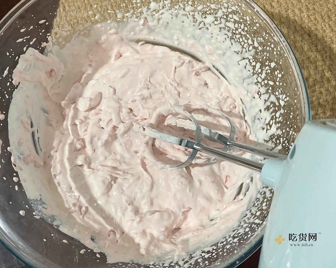 草莓奶油冰淇淋（无冰淇淋机）的做法 步骤8