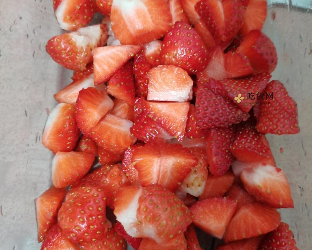 草莓椰奶冻的做法 步骤2