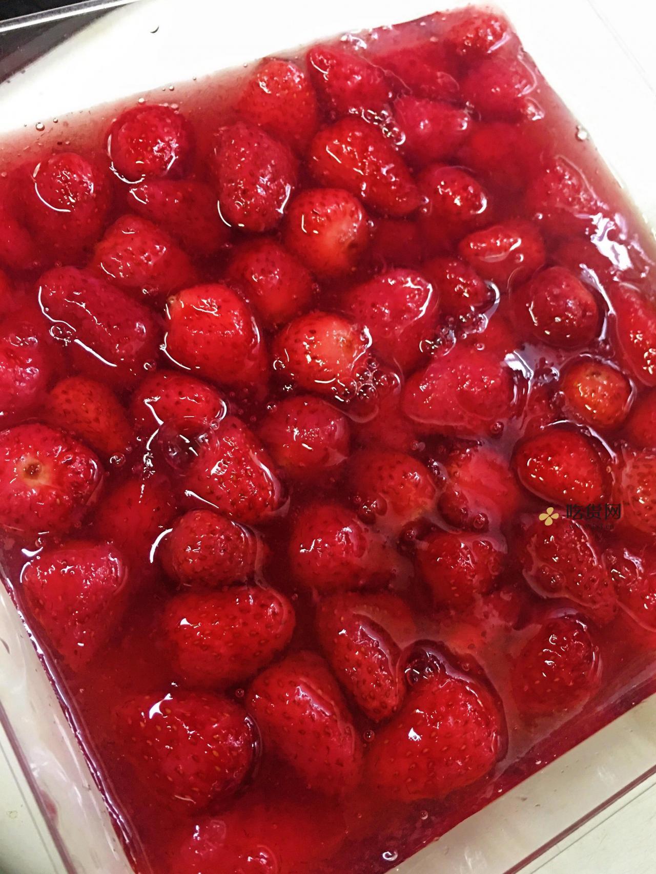 草莓果冻的照片图片
