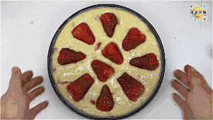 春天的鲜草莓怎么吃？做个草莓蛋糕当早餐，只需5分钟就能准备好的做法 步骤9