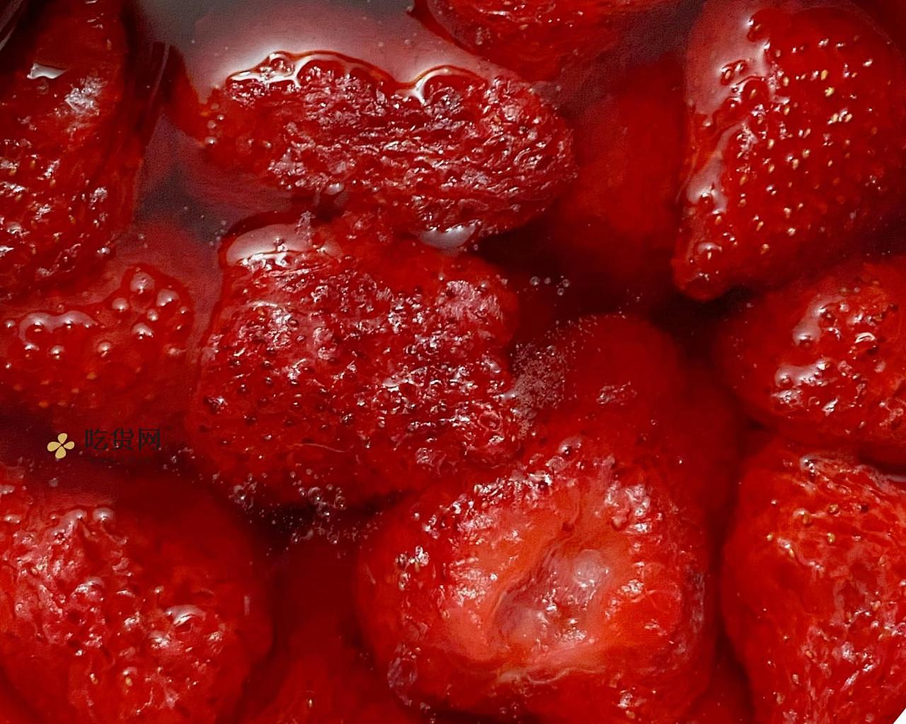只需三步的餐后草莓糖浆的做法 步骤3