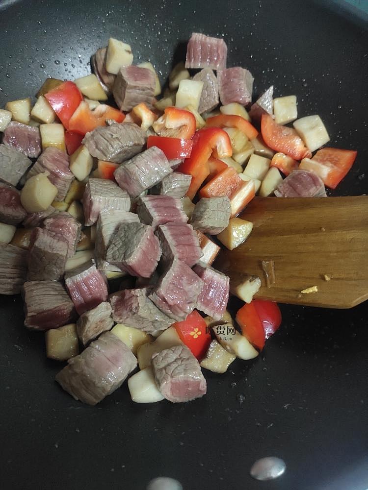 吃肉不长肉 黑椒牛排炒杏鲍菇的做法 步骤4