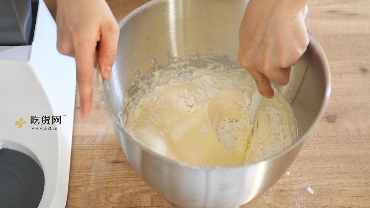 白草莓奶油蛋糕的做法 步骤7
