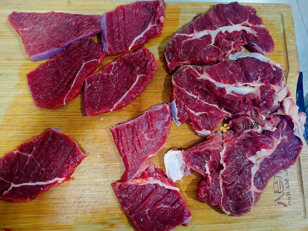 牛排腌制方法！在家自制牛排  煎牛肉的做法 步骤3