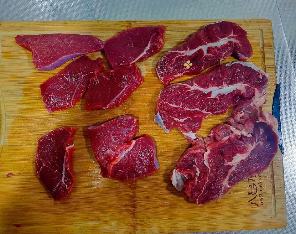 牛排腌制方法！在家自制牛排  煎牛肉的做法 步骤2