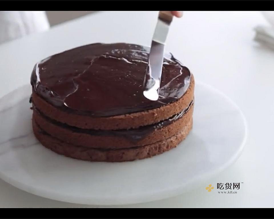 「巧克力甘纳许草莓蛋糕」巧克力爱好者不容错过的蛋糕的做法 步骤17