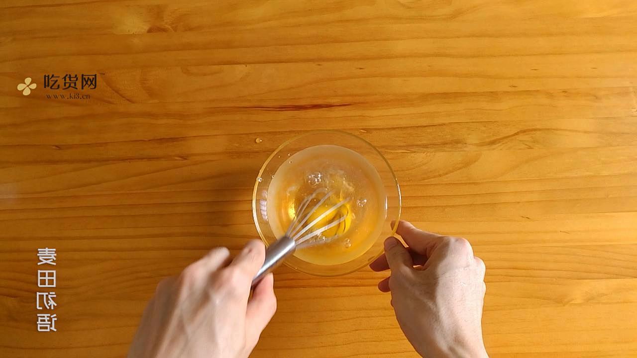 超级柔软拉丝的蜂蜜小餐包的做法 步骤4