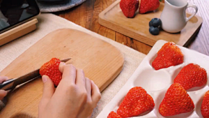 低脂草莓酸奶冻的做法 步骤1