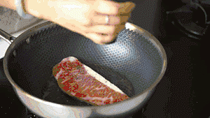 曼食慢语丨杂蔬炒牛排的做法 步骤2