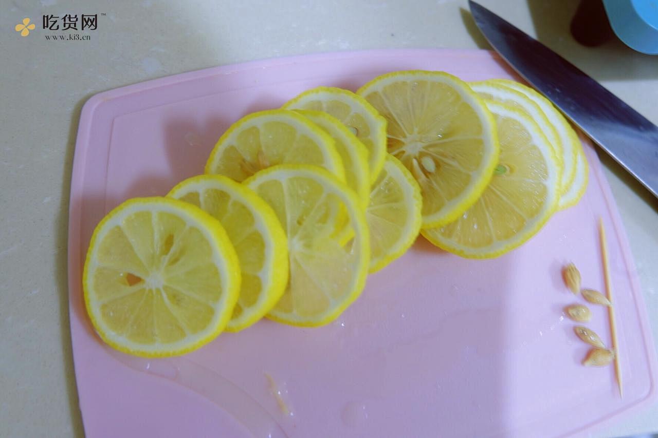 自制夏日蜂蜜柠檬水?的做法 步骤2