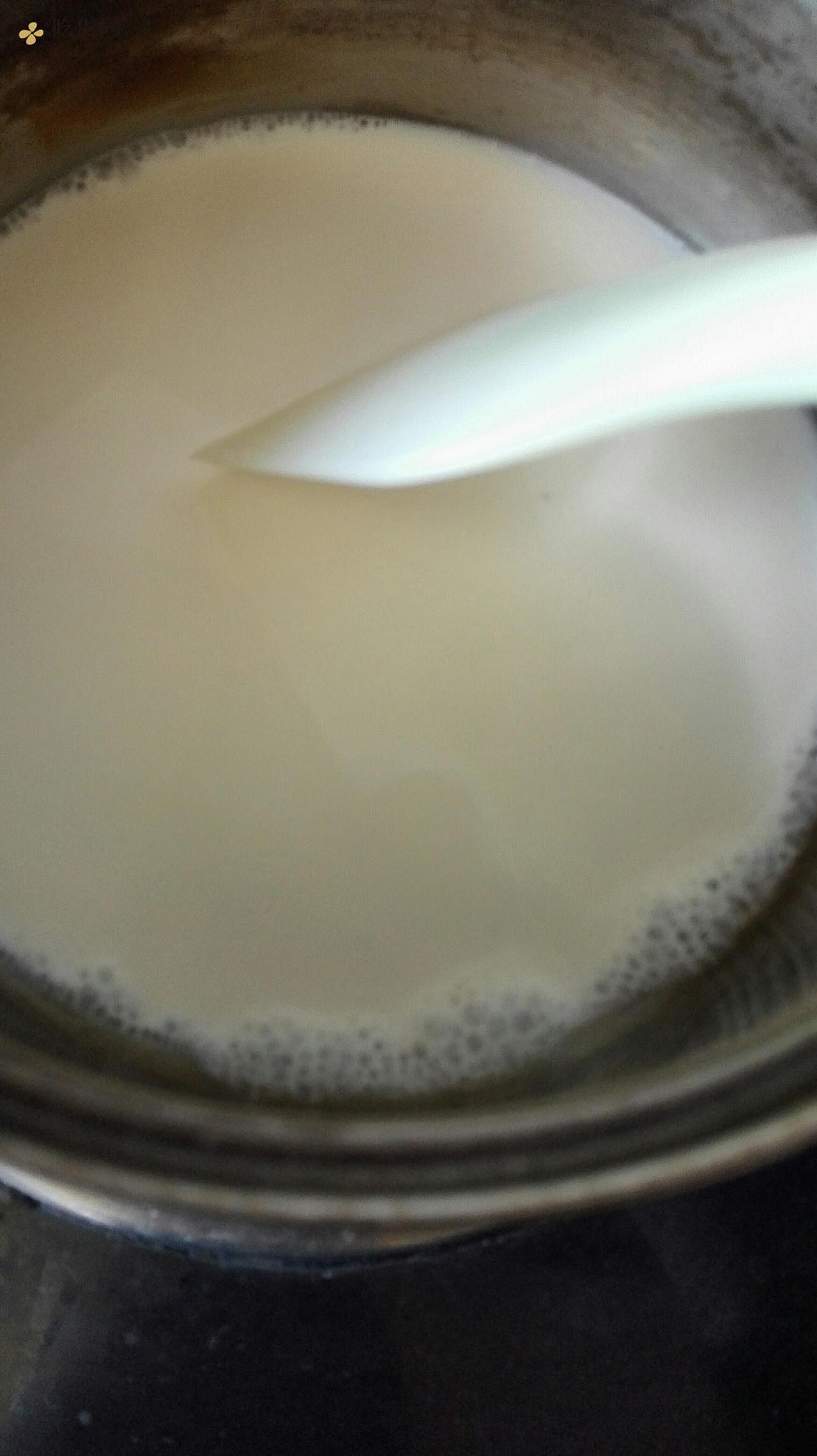 超嫩滴~牛奶炖蛋的做法 步骤3