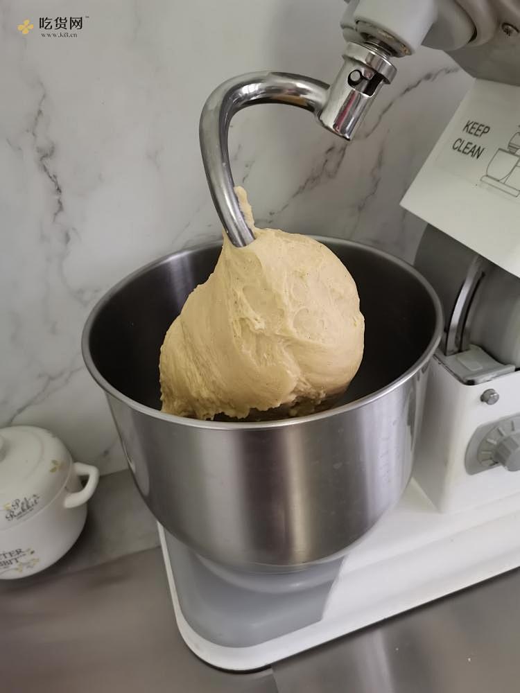 咸口香豆子蛋奶包的做法 步骤2