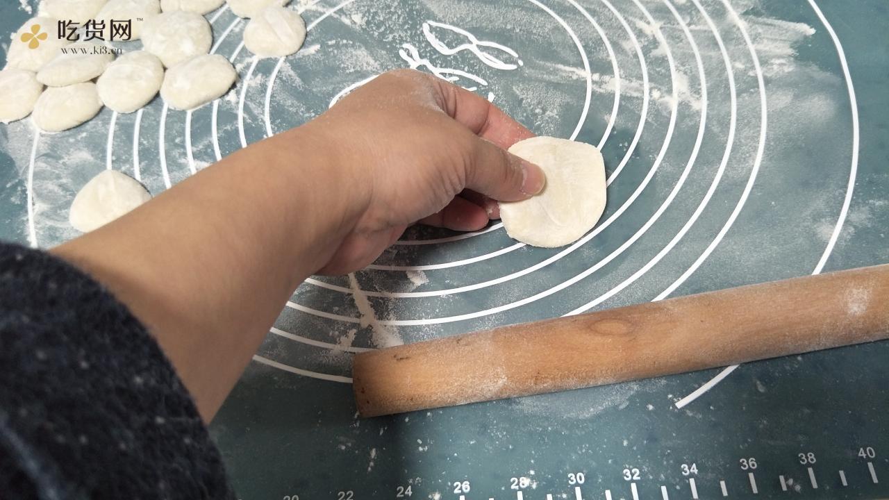 手工揉面三分钟，又韧又薄又好包的饺子皮的做法 步骤33