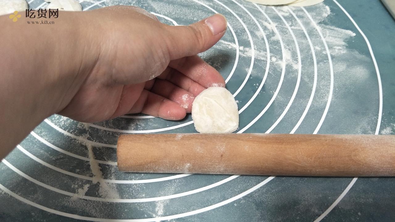 手工揉面三分钟，又韧又薄又好包的饺子皮的做法 步骤28