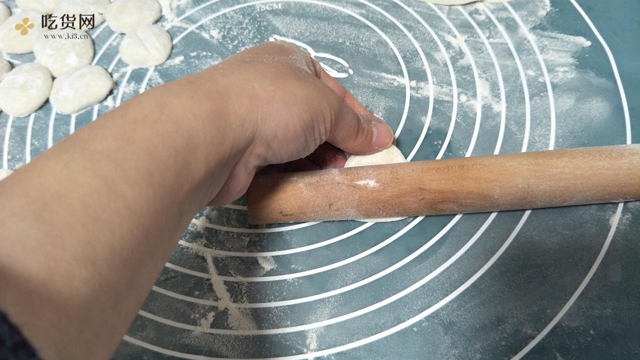 手工揉面三分钟，又韧又薄又好包的饺子皮的做法 步骤30