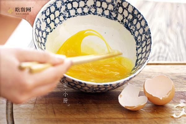 葱花蛋饼（快手营养早餐）的做法 步骤3