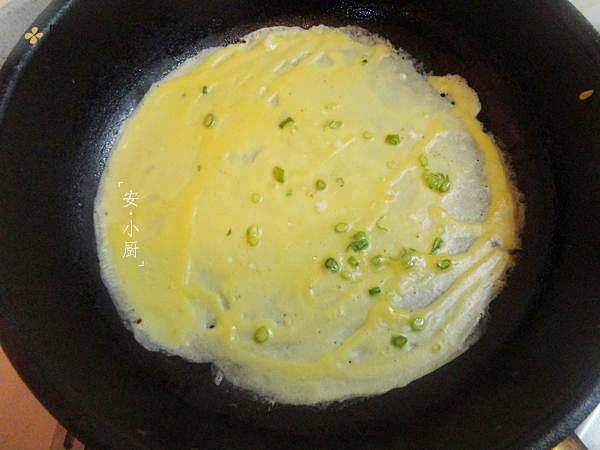 葱花蛋饼（快手营养早餐）的做法 步骤6