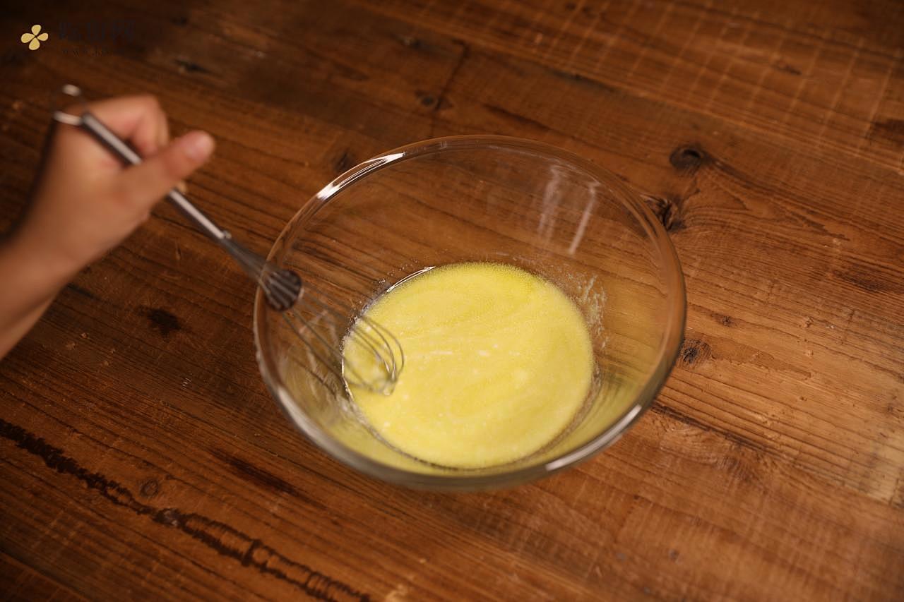 美味肉松卷-简单不开裂，零失误的蛋糕卷的做法 步骤3