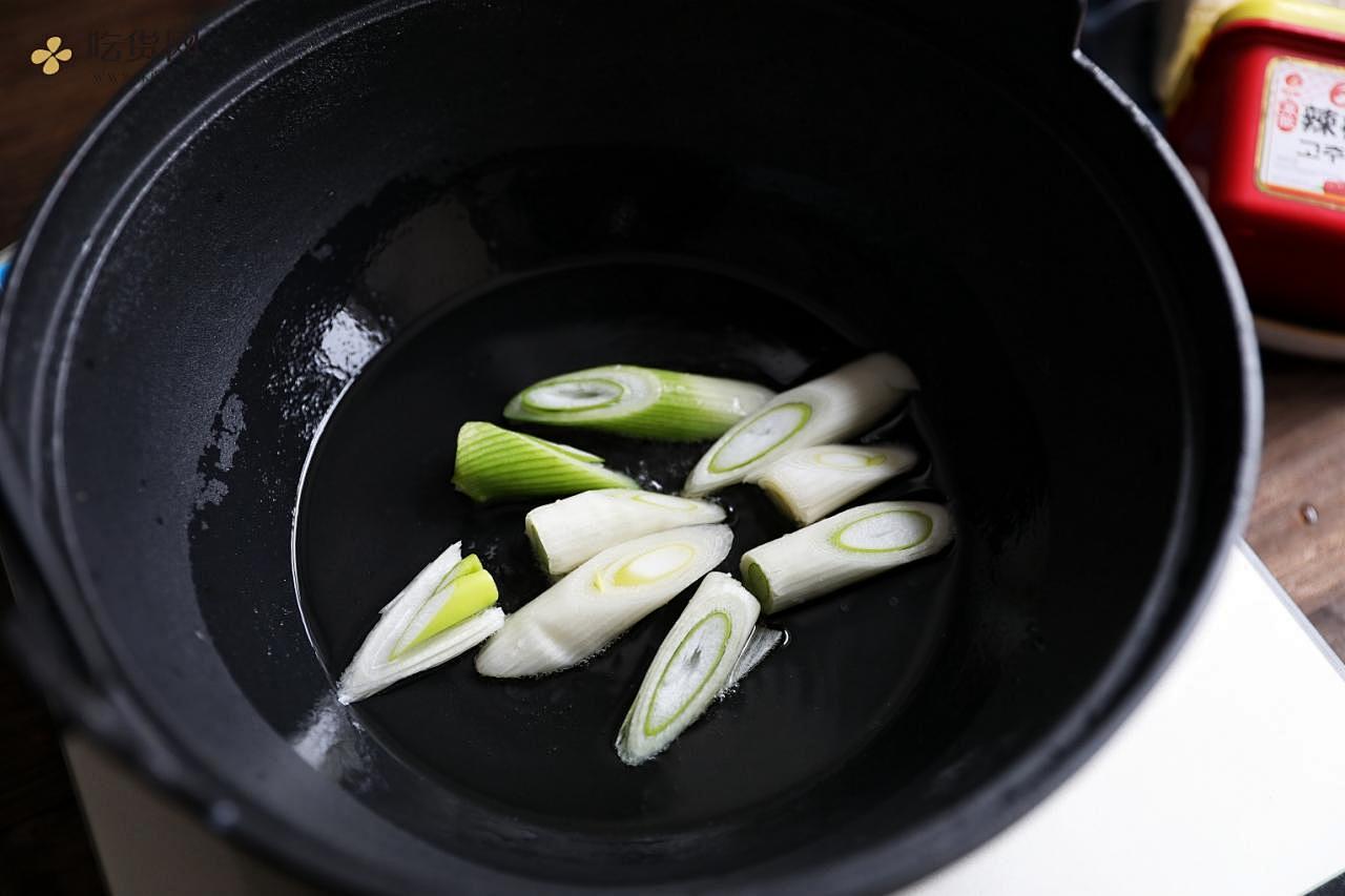 超浓郁的韩式辣白菜豆腐汤‼️冬日治愈美食的做法 步骤6
