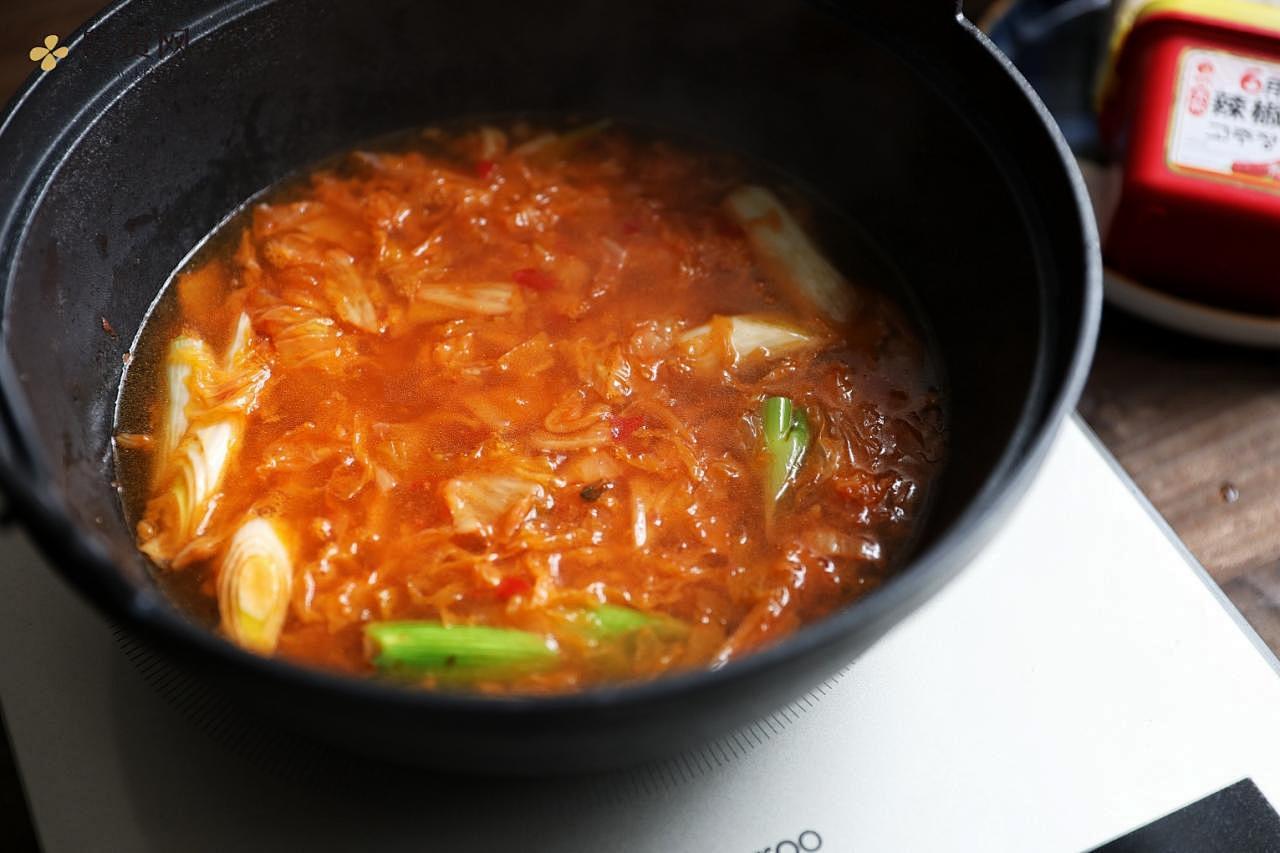 超浓郁的韩式辣白菜豆腐汤‼️冬日治愈美食的做法 步骤8