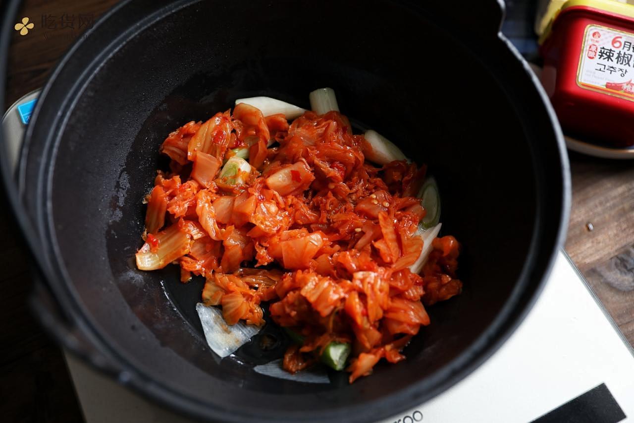 超浓郁的韩式辣白菜豆腐汤‼️冬日治愈美食的做法 步骤7