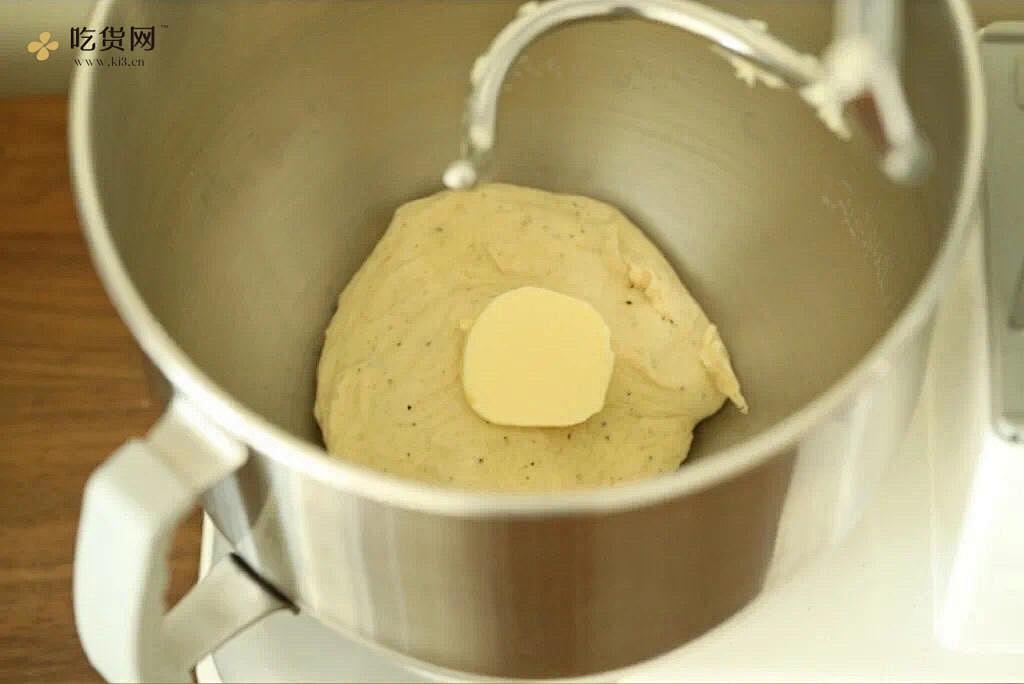 蘑菇香肠面包的做法 步骤2