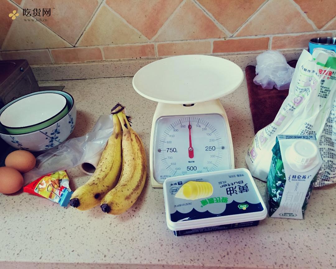 10分钟快手早餐——香蕉松饼（无需打发，不用黄油）的做法 步骤1