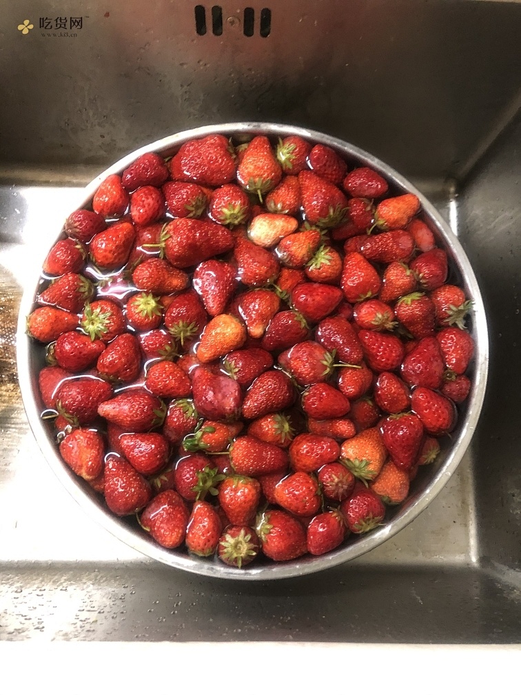 草莓酱水果罐头的做法 步骤1