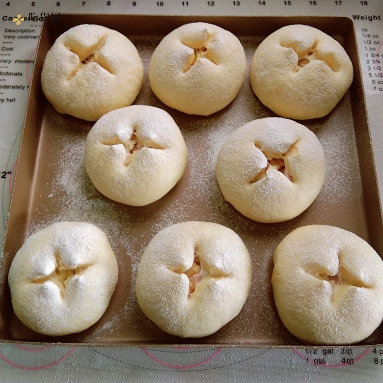 (超好吃的咸口面包）爆浆培根芝士面包的做法 步骤13