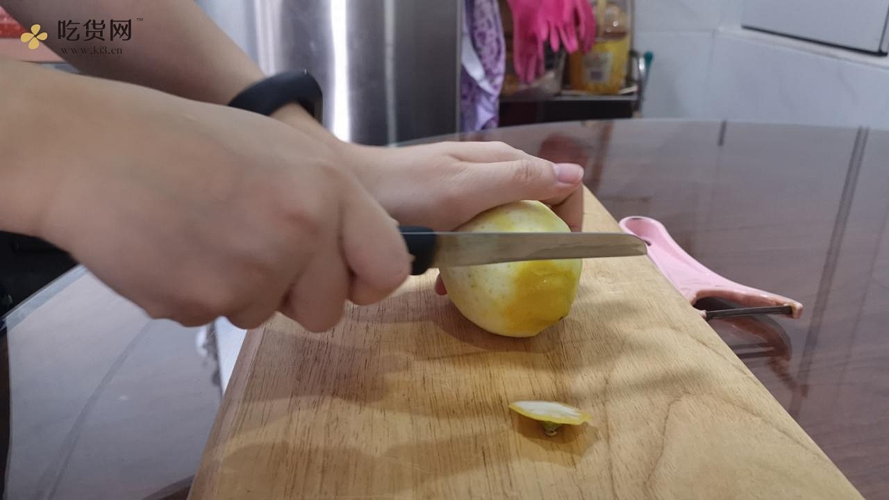夏日酸酸甜甜 蜂蜜柠檬百香果的做法 步骤2