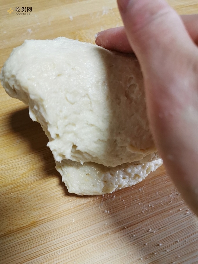 做一次就成功的牛奶吐司面包（手和面揉出手套膜）最后附全麦吐司的做法 步骤9