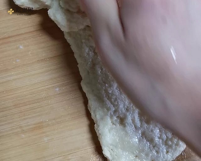 做一次就成功的牛奶吐司面包（手和面揉出手套膜）最后附全麦吐司的做法 步骤10