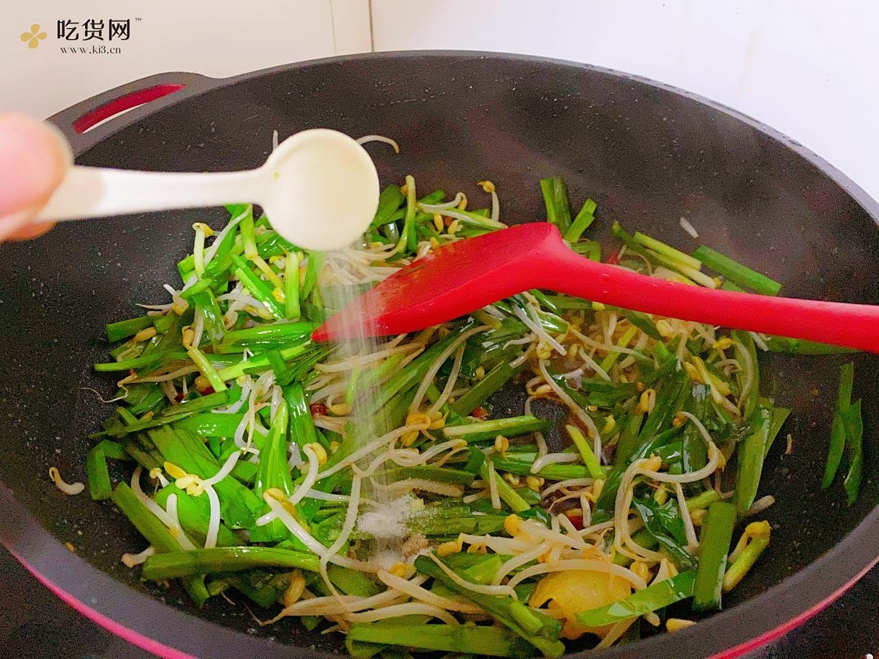 ?五分钟搞定‼️小白也能做出好吃的素炒韭菜豆芽的做法 步骤10