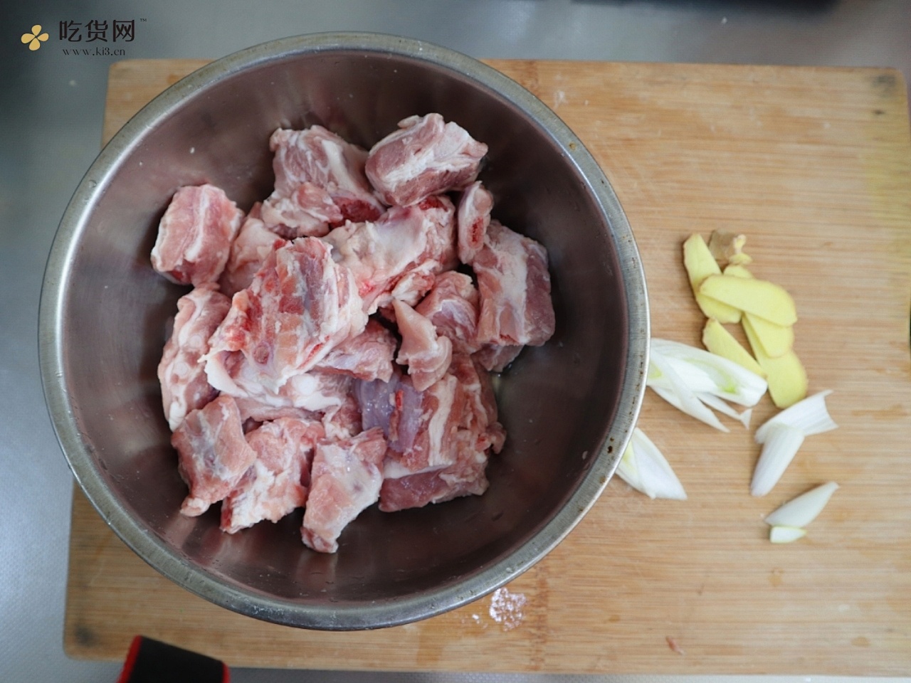 巨好吃的红烧排骨土豆❗️（砂锅慢炖就是香）的做法 步骤1