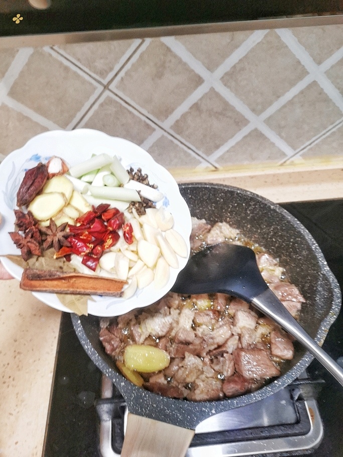 川味红烧牛肉（香菇烧鸡、红烧排骨等川味烧菜通用菜谱）的做法 步骤6