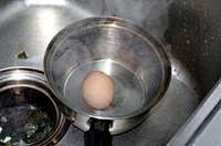 98%成功的溏心水煮蛋攻略的做法 步骤4