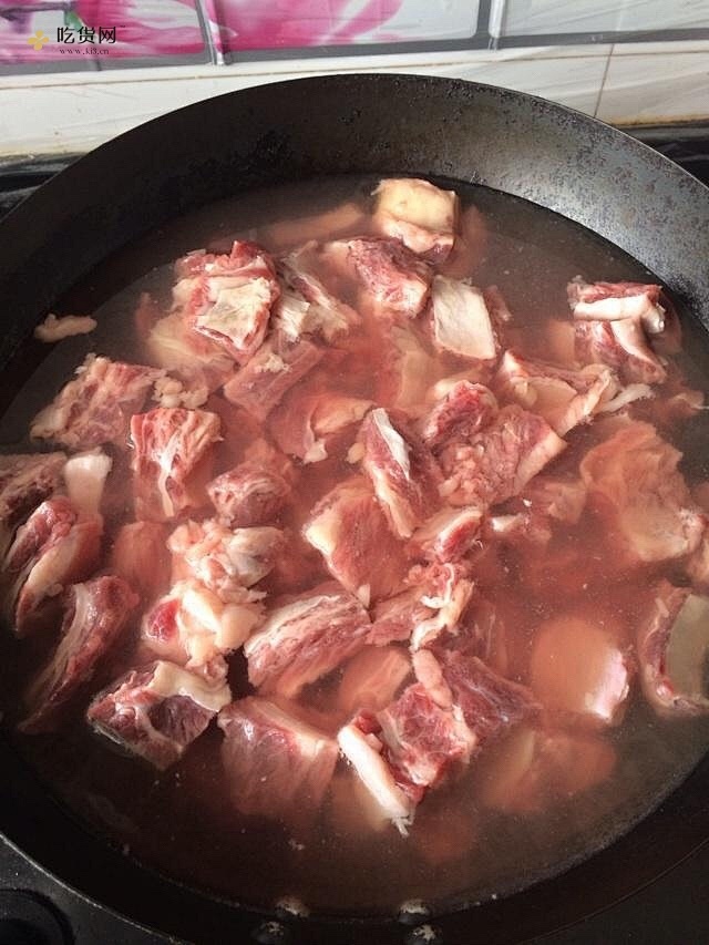 成都外围最受CDFF44欢迎的一道美味红烧牛肉。的做法 步骤2