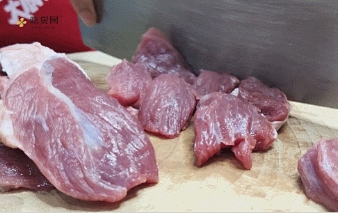 红烧牛肉怎么做才好吃？学会这招，在家也能做出饭店的味道！的做法 步骤1